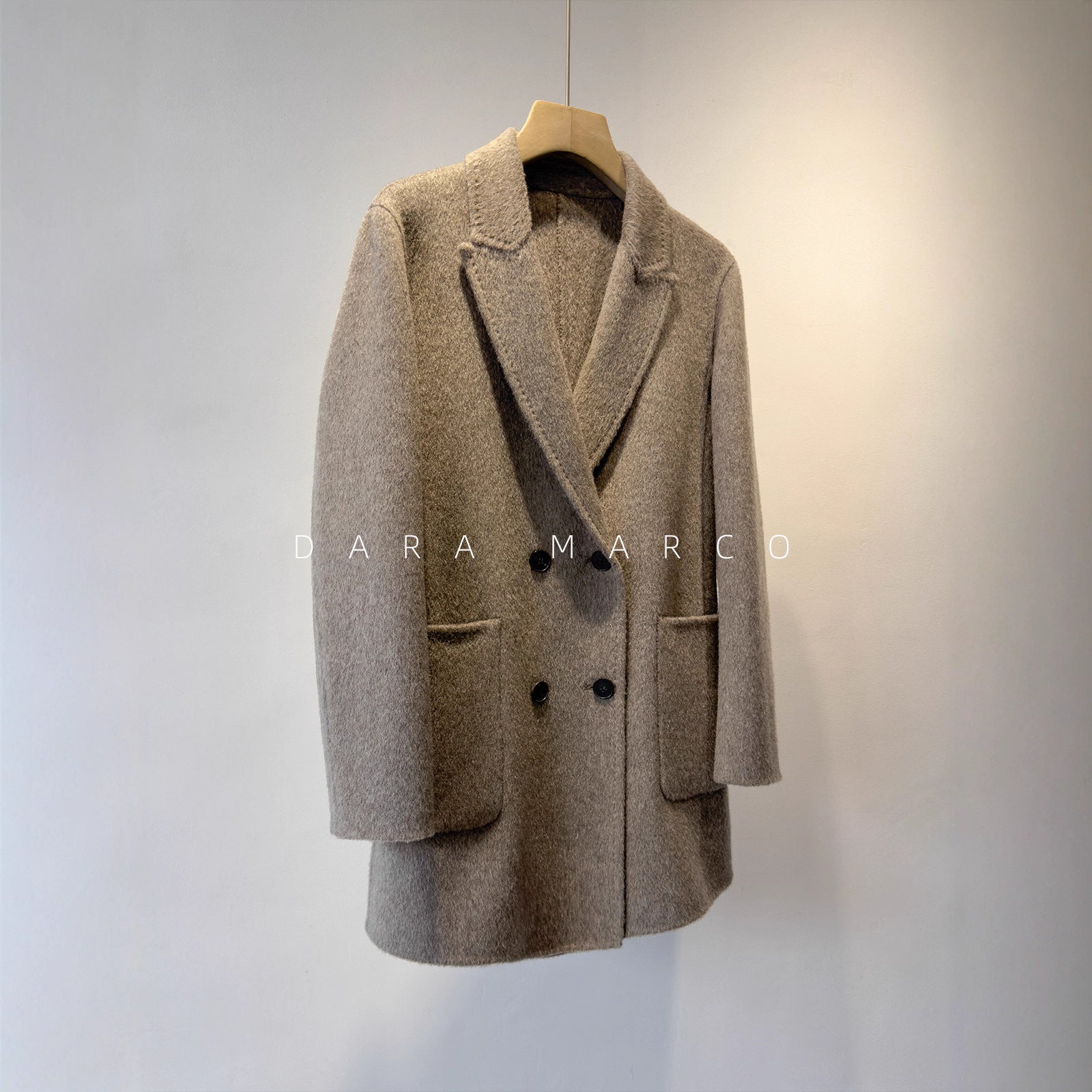 Albaka Peak Wool Coat for Women – Elegant Double-Breasted Blazer