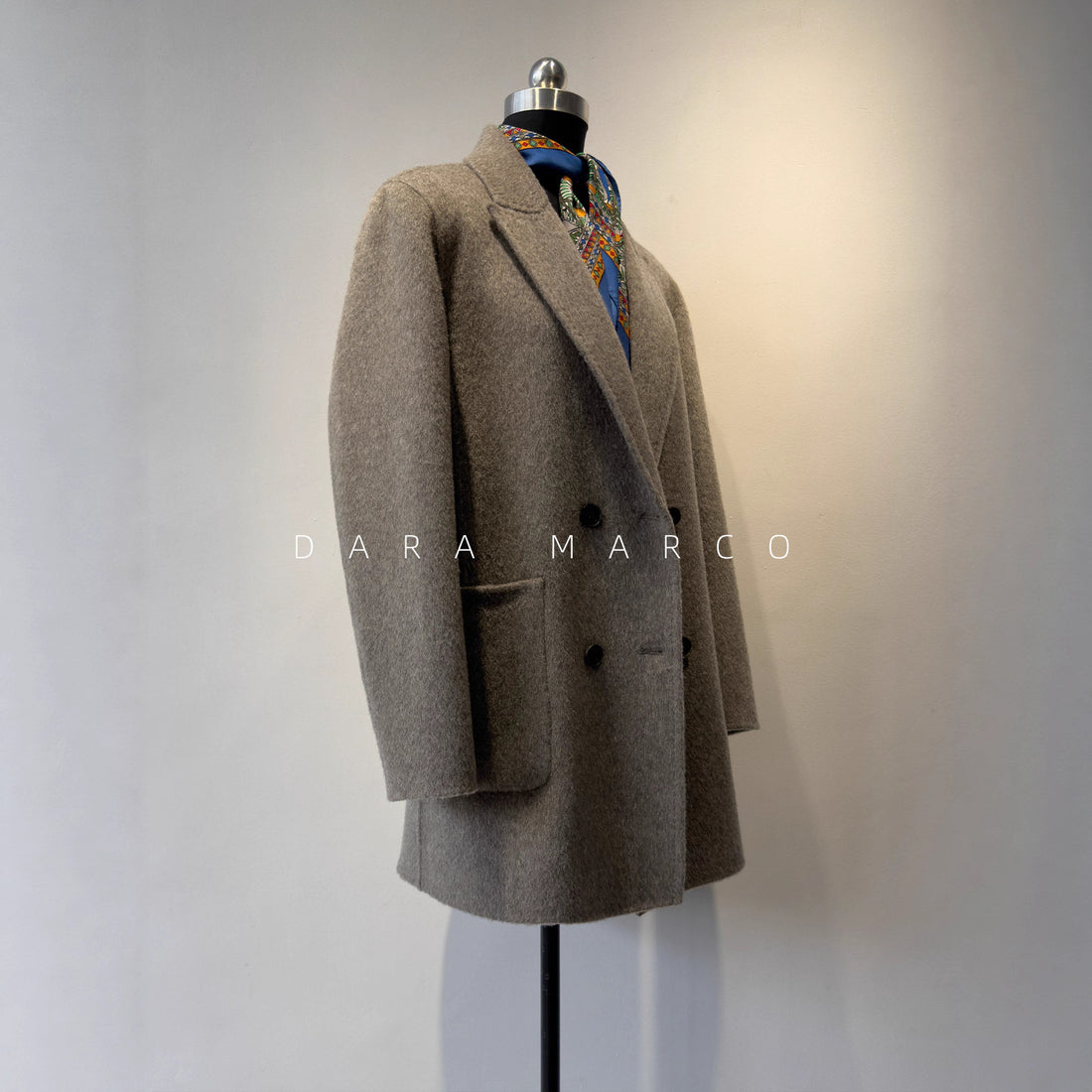 Albaka Peak Wool Coat for Women – Elegant Double-Breasted Blazer