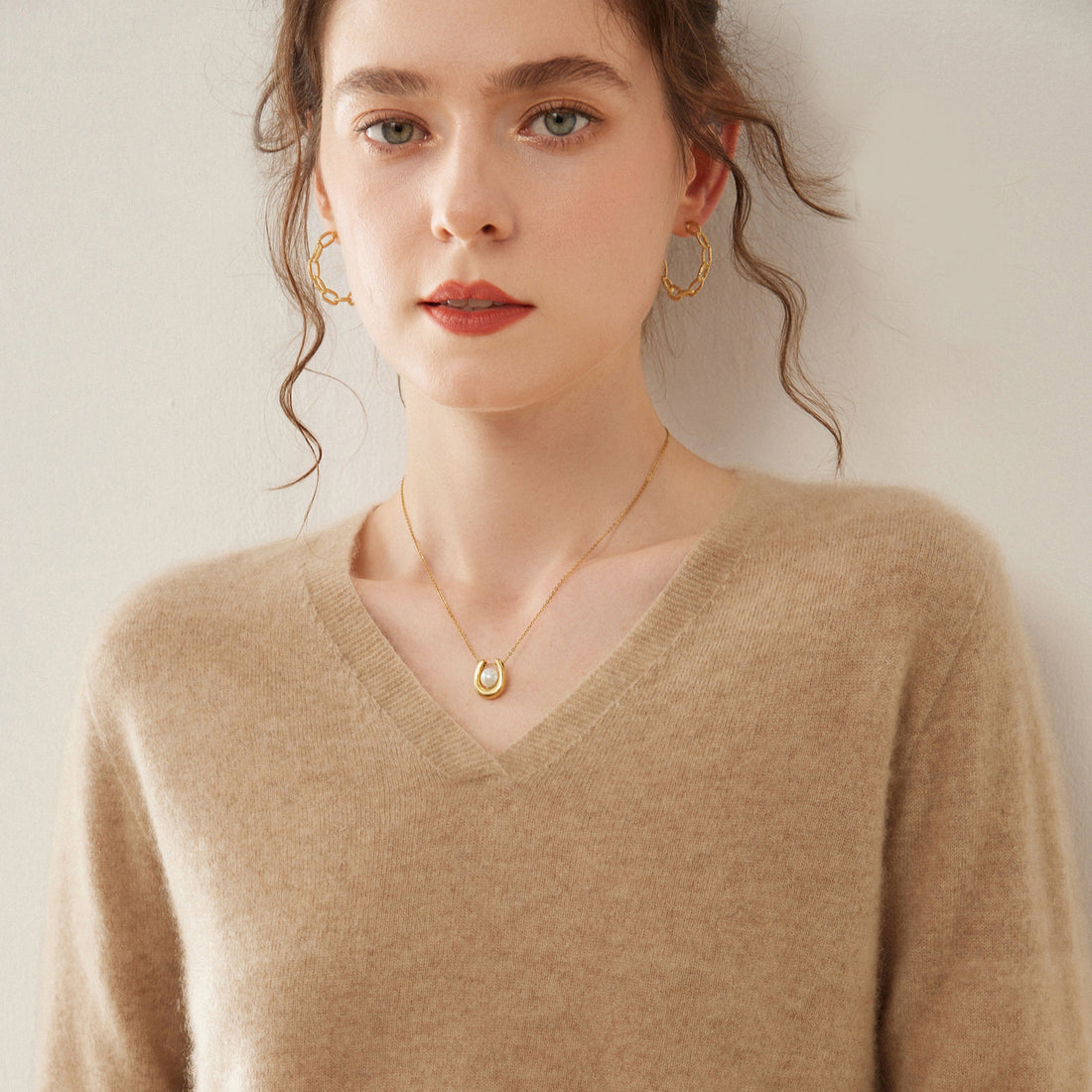 Cashmere Classic V-Neck Essential – Lab-Certified Pure Sophistication