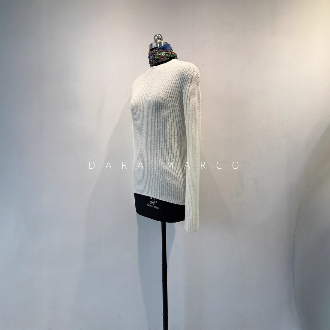 Pure Wool Solid Color Knitted Sweater – Slim Fit Round Neck Shirt