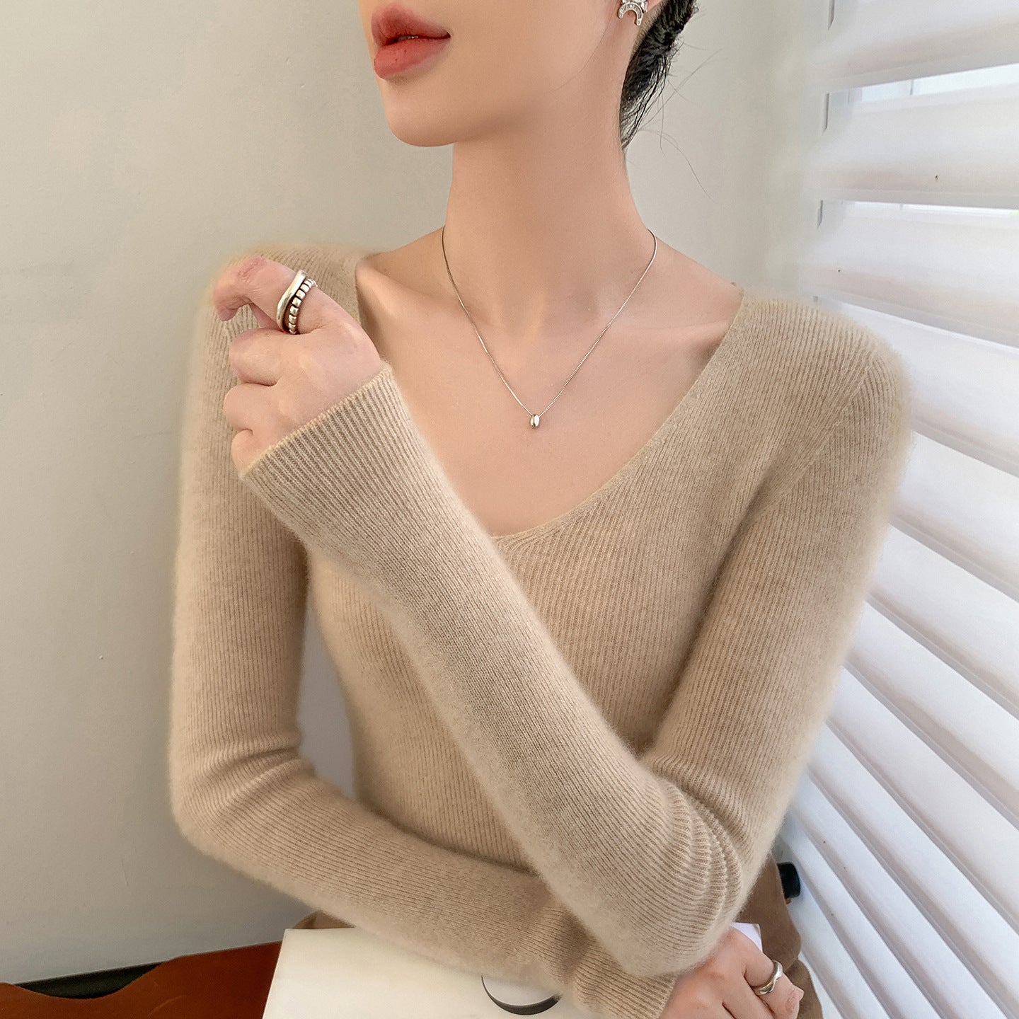 Cashmere Seamless V-Neck Sweater – Soft Pull-String Slimming Fit for Women