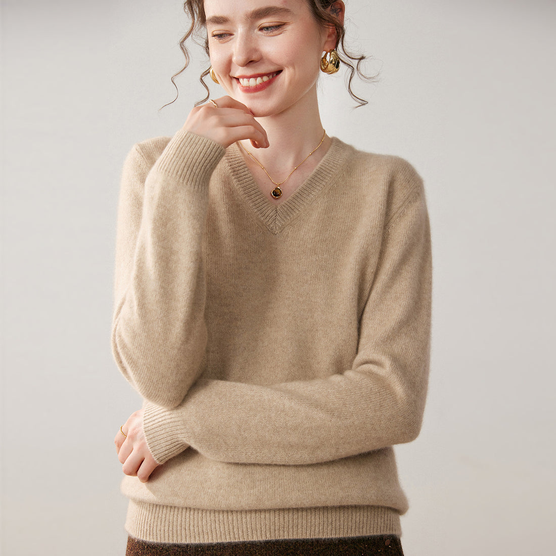 Cashmere 7-Gauge Cloud-Soft V-Neck – Zero-Itch Daily Luxury - Sainiya Eco Wear