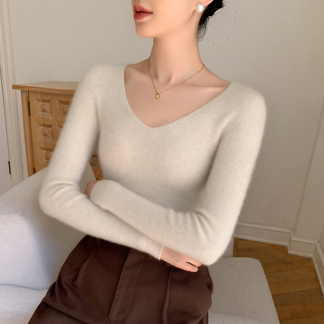 Cashmere Seamless V-Neck Sweater – Soft Pull-String Slimming Fit for Women